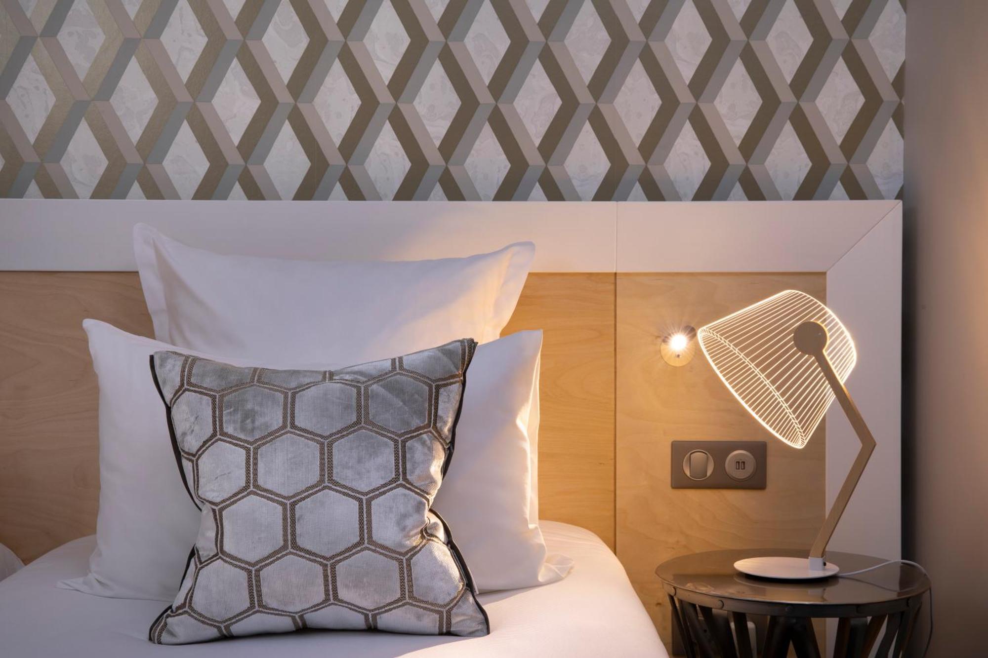 Single Room Planet No Cleaning